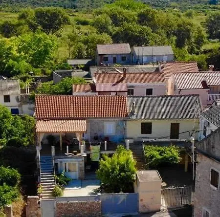 Porat Apartment *